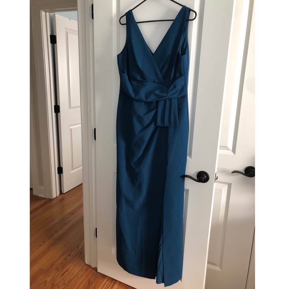 Jessica Howard gown